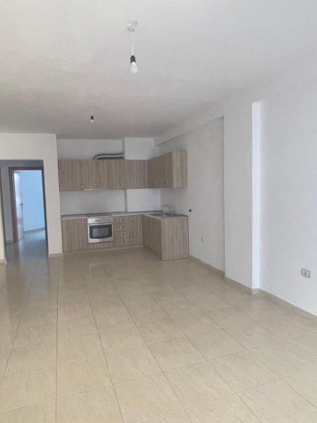 Tirane, jepet me qera apartament 3+1+Ballkon Kati 5, 135 m² 350 € (rruga thoma koxhaj)