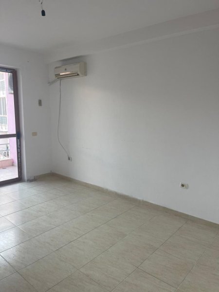 Tirane, jepet me qera apartament 3+1+Ballkon Kati 5, 135 m² 350 € (rruga thoma koxhaj)