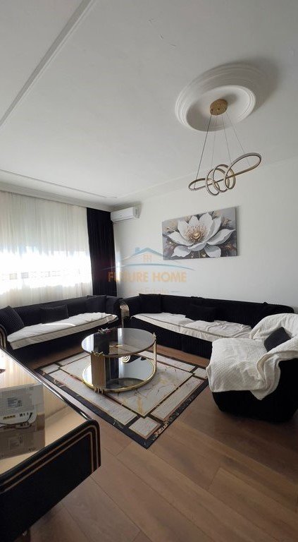 Tirane, shitet apartament 2+1+Ballkon Kati 10, 89 m² 155.000 € (Porcelan)