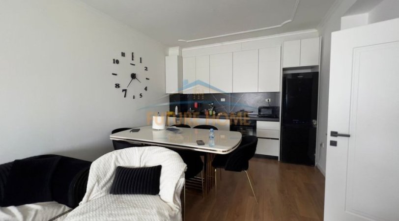 Tirane, shitet apartament 2+1+Ballkon Kati 10, 89 m² 155.000 € (Porcelan)