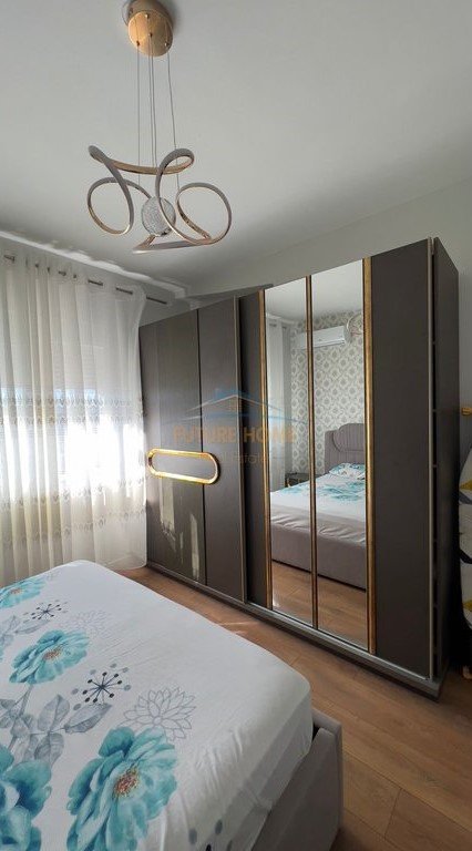 Tirane, shitet apartament 2+1+Ballkon Kati 10, 89 m² 155.000 € (Porcelan)