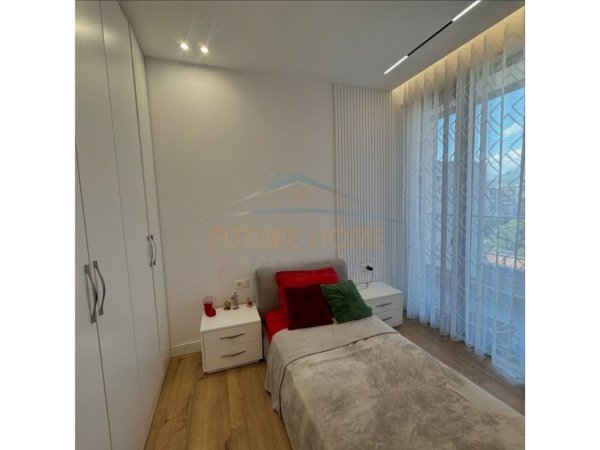 Tirane, shitet SUPER Apartament 3+1+Ballkon Kati 8, 156 m² 312.000 € (Rezidenca Erli)