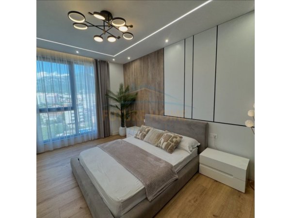 Tirane, shitet SUPER Apartament 3+1+Ballkon Kati 8, 156 m² 312.000 € (Rezidenca Erli)