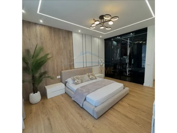 Tirane, shitet SUPER Apartament 3+1+Ballkon Kati 8, 156 m² 312.000 € (Rezidenca Erli)