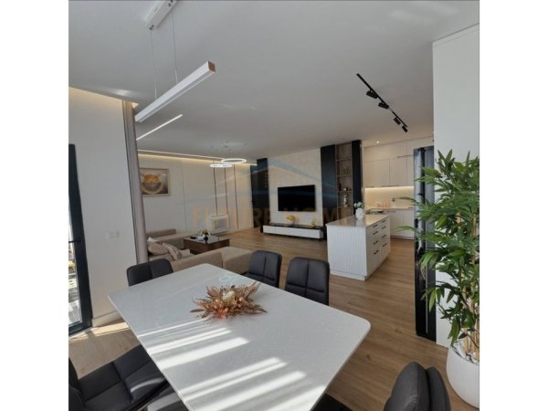 Tirane, shitet SUPER Apartament 3+1+Ballkon Kati 8, 156 m² 312.000 € (Rezidenca Erli)