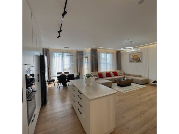 Tirane, shitet SUPER Apartament 3+1+Ballkon Kati 8, 156 m² 312.000 € (Rezidenca Erli)