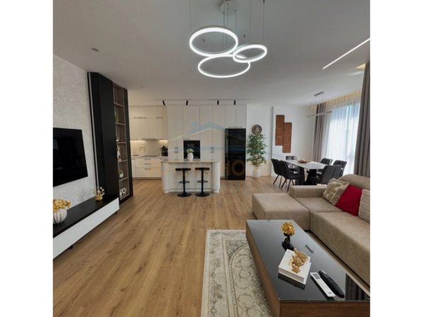 Tirane, shitet SUPER Apartament 3+1+Ballkon Kati 8, 156 m² 312.000 € (Rezidenca Erli)