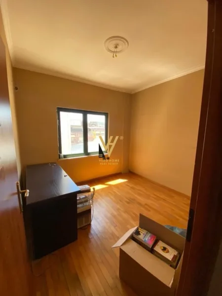 Tirane, jepet me qera zyre Kati 10, 160 m² 2.200 € (BLLOKU)