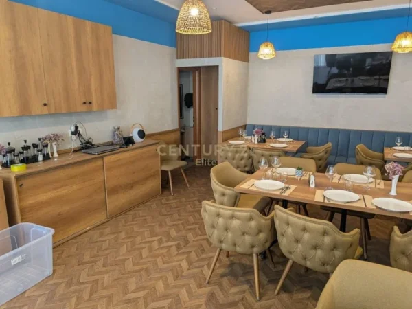 Tirane, jepet me qera bar-resorant Kati 0, 150 m² 2.500 € 