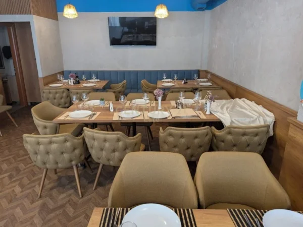 Tirane, jepet me qera bar-resorant Kati 0, 150 m² 2.500 € 