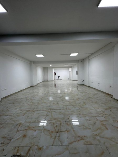Tirane, jepet me qera zyre Kati 1, 230 m² 2.500 € (SELVIA)