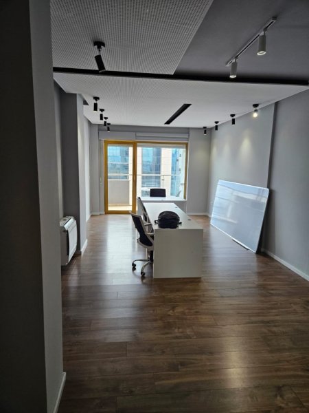 Tirane, jepet me qera Kati 3, 160 m² 3.000 € (Blloku)