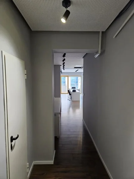 Tirane, jepet me qera Kati 3, 160 m² 3.000 € (Blloku)