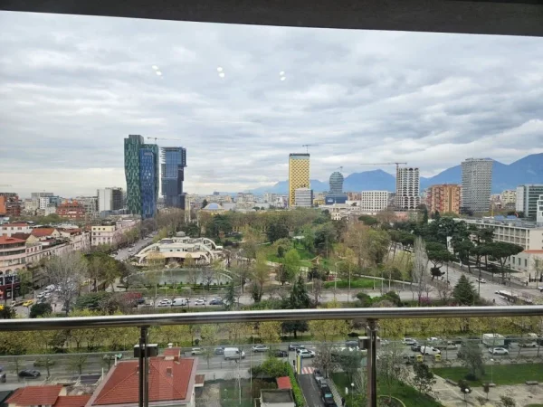 Tirane, jepet me qera Kati 3, 160 m² 3.000 € (Blloku)