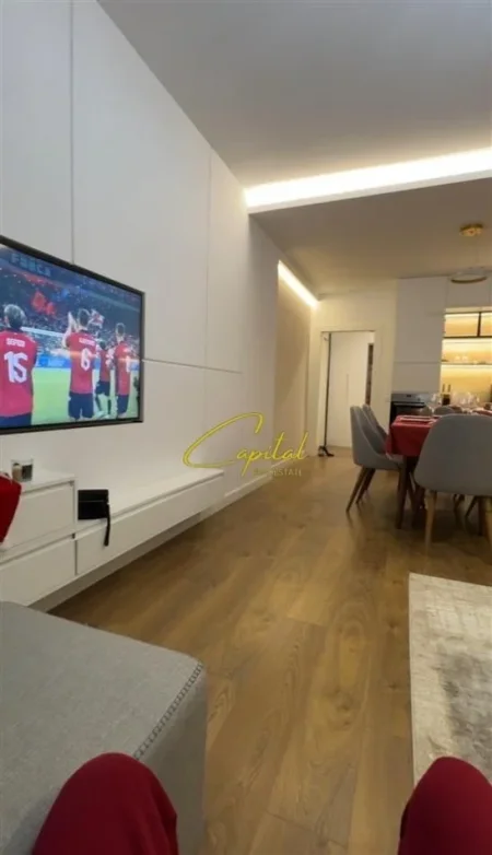 Tirane, jepet me qera apartament 2+1 Kati 4, 110 m² 1.000 € (VILAT GJERMANE)