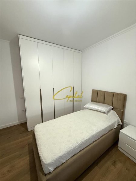 Tirane, jepet me qera apartament 2+1 Kati 4, 110 m² 1.000 € (VILAT GJERMANE)