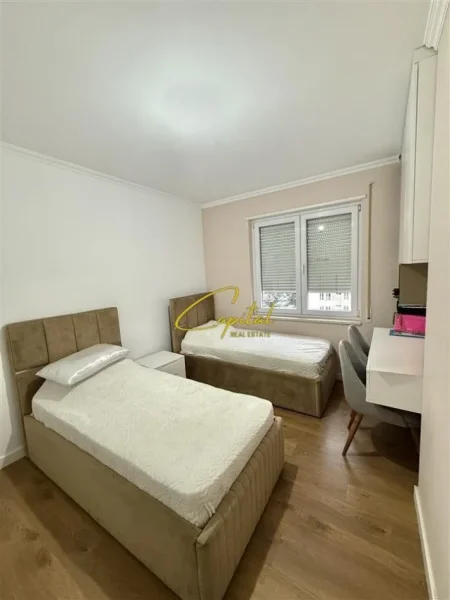 Tirane, jepet me qera apartament 2+1 Kati 4, 110 m² 1.000 € (VILAT GJERMANE)