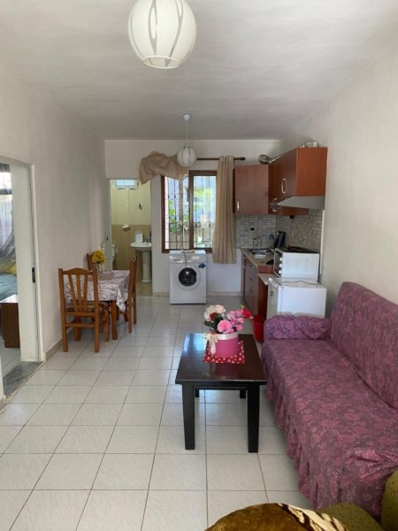 Tirane, jepet me qera Vile 2+1 Kati 1, 70 m² 300 € 