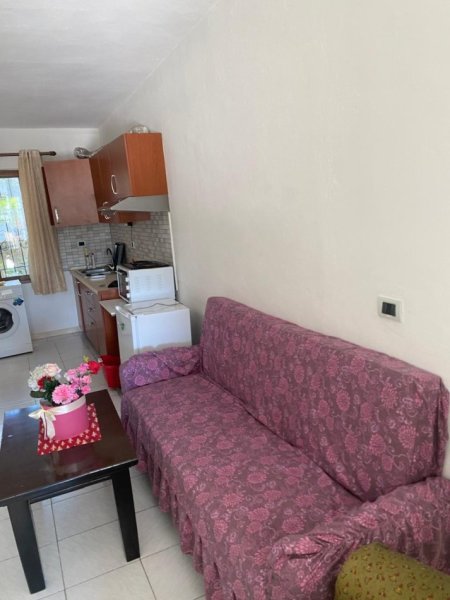 Tirane, jepet me qera Vile 2+1 Kati 1, 70 m² 300 € 