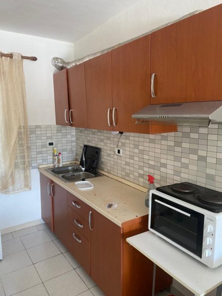 Tirane, jepet me qera Vile 2+1 Kati 1, 70 m² 300 € 