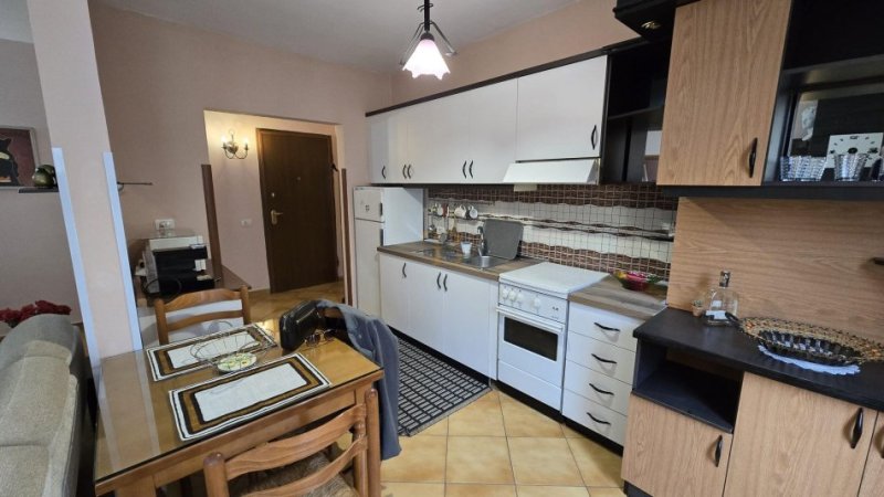 Tirane, jepet me qera apartament 2+1+Ballkon Kati 3, 100 m² 550 € 