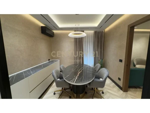 Tirane, jepet me qera zyre Kati 1, 92 m² 1.500 € 