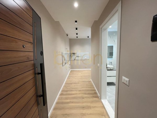 Tirane, shitet 2+1+Ballkon , 79 m² 195.000 € 