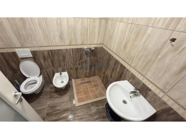 Rrota e kuqe Plazh, shitet apartament 2+1+Ballkon Kati 5, 106 m² 210.000 € (Durres)