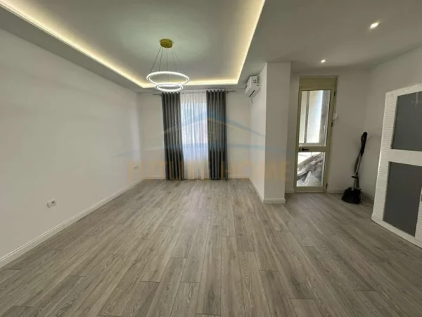 Tirane, shitet apartament 2+1+Ballkon + Garazh Kati 8, 95 m² 150.000 € (Unaza e Re, pranë Vila L)