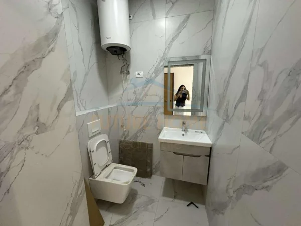 Tirane, shitet apartament 2+1+Ballkon + Garazh Kati 8, 95 m² 150.000 € (Unaza e Re, pranë Vila L)