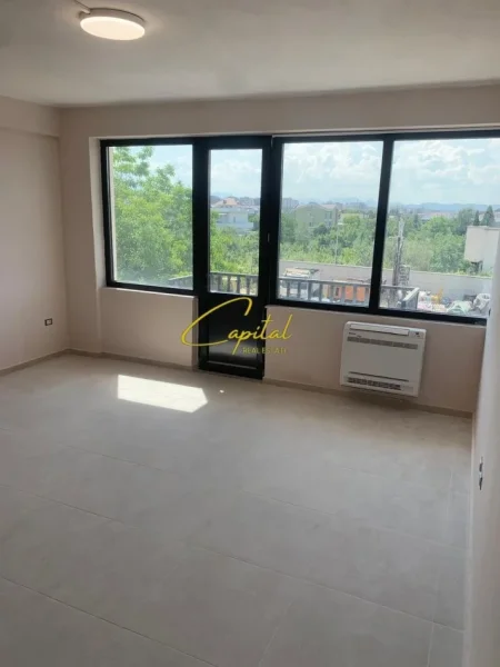 Tirane, jepet me qera ambjent biznesi Kati 3, 200 m² 1.000 € (KAMEZ)