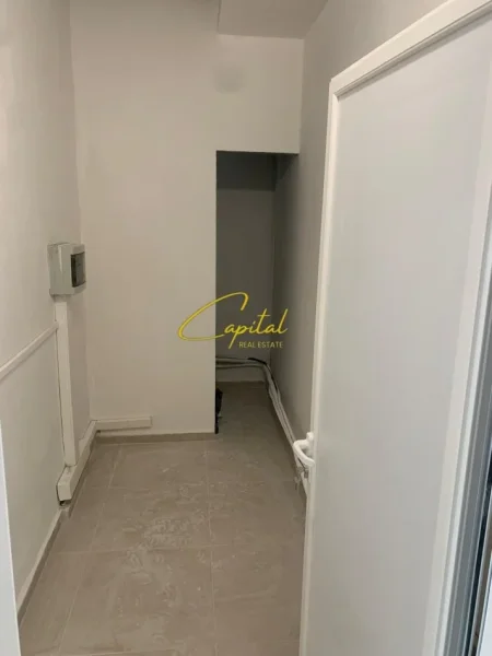 Tirane, jepet me qera ambjent biznesi Kati 3, 200 m² 1.000 € (KAMEZ)