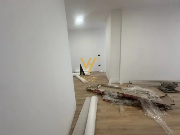 Tirane, jepet me qera zyre Kati 2, 96 m² 1.100 € (MYSLYM SHYR)