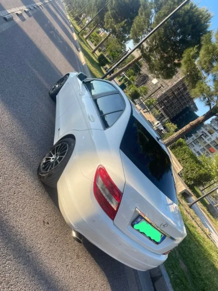 Tirane, shitet makine MERCEDE SBENZ C CLASS W204 2010 MANUALE Nafte, e bardhë manuale Klima 215 km 6.500 €