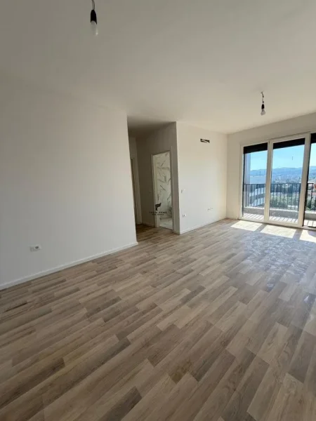 Tirane, jepet me qera zyre Kati 9, 75 m² 450 € (DON BOSKO)