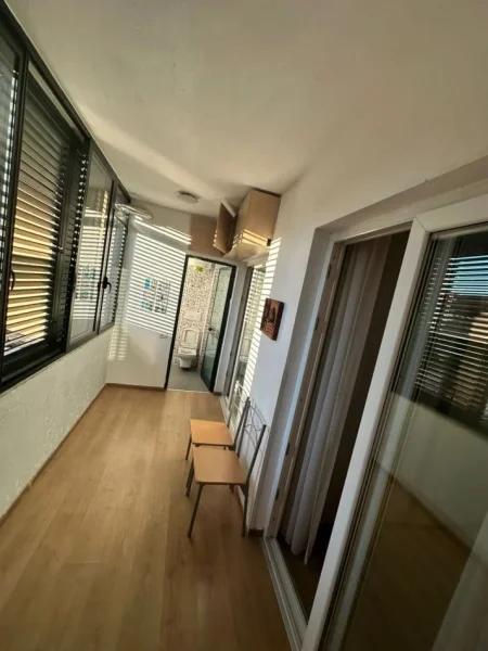 Tirane, jepet me qera apartament 2+1 Kati 2, 120 m² 650 € (rruga shyqyri ishmi)