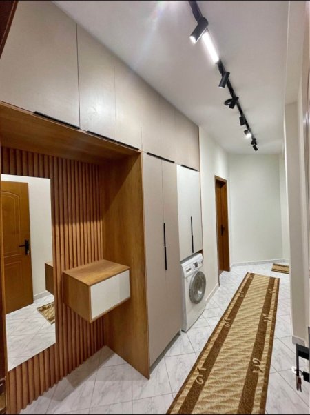 Tirane, jepet me qera apartament 1+1+Ballkon Kati 3, 60 m² 550 € (komuna e parisit)