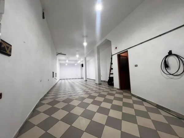 Tirane, jepet me qera ambjent biznesi Kati 0, 150 m² 550 € (Rrethrrotullimi Shkoze)