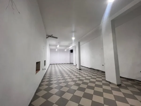 Tirane, jepet me qera ambjent biznesi Kati 0, 150 m² 550 € (Rrethrrotullimi Shkoze)