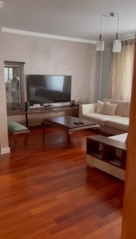 Tirane, jepet me qera apartament 3+1+Ballkon Kati 3, 160 m² 2.000 € (ismail qemali)