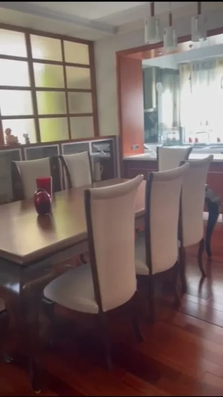 Tirane, jepet me qera apartament 3+1+Ballkon Kati 3, 160 m² 2.000 € (ismail qemali)