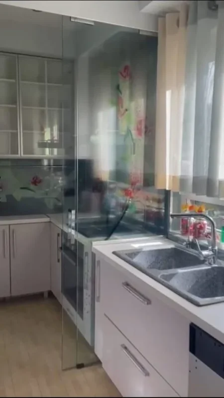 Tirane, jepet me qera apartament 3+1+Ballkon Kati 3, 160 m² 2.000 € (ismail qemali)