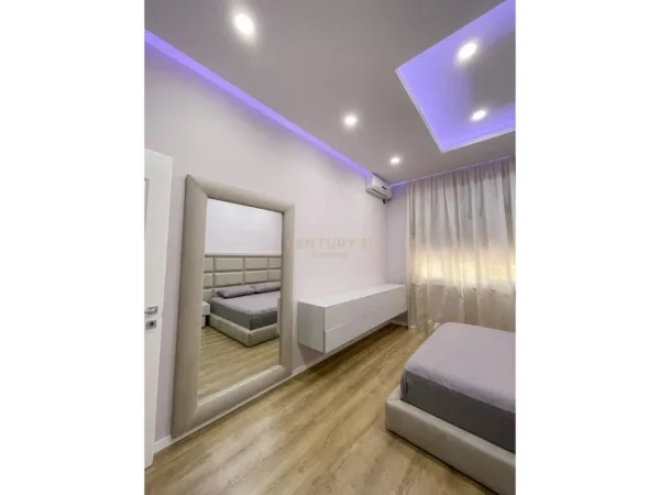 Tirane, jepet me qera apartament 2+1 Kati 2, 130 m² 1.200 € (Pazari i ri)
