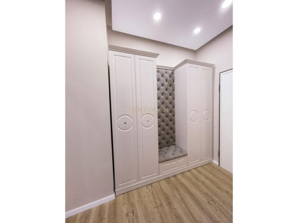 Tirane, jepet me qera apartament 2+1 Kati 2, 130 m² 1.200 € (Pazari i ri)