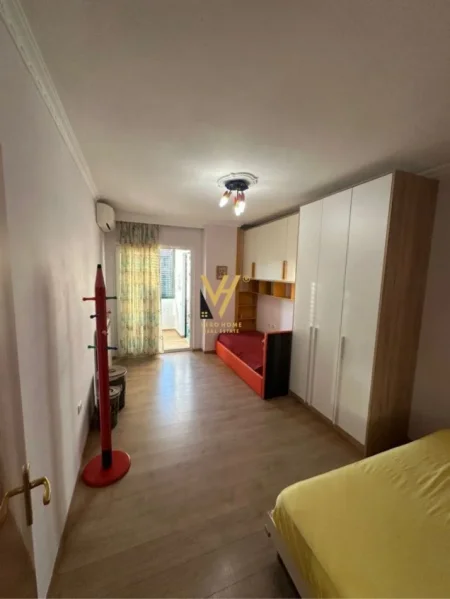 Tirane, jepet me qera apartament 2+1+Ballkon Kati 2, 117 m² 650 € (SHKOLLA E BALETIT)