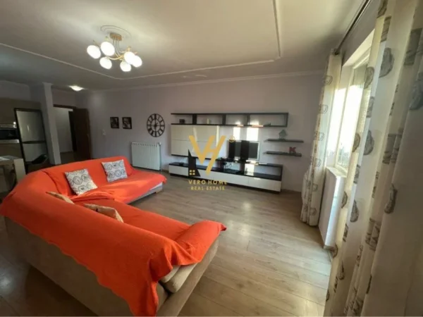 Tirane, jepet me qera apartament 2+1+Ballkon Kati 2, 117 m² 650 € (SHKOLLA E BALETIT)