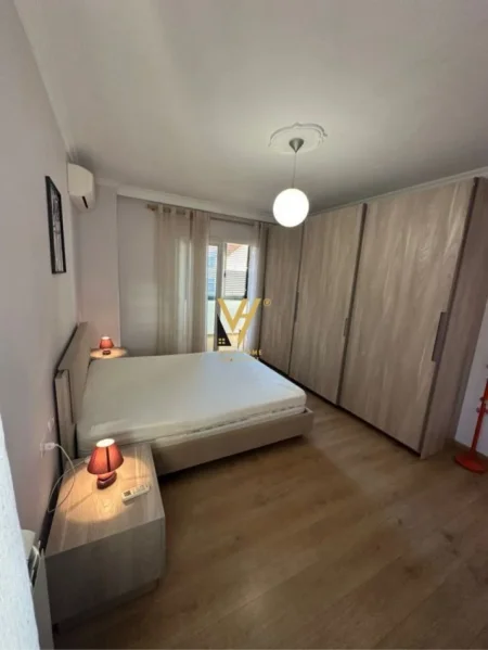 Tirane, jepet me qera apartament 2+1+Ballkon Kati 2, 117 m² 650 € (SHKOLLA E BALETIT)