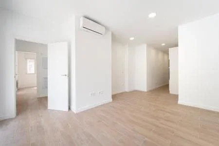 Tirane, jepet me qera zyre Kati 4, 114 m² 1.200 € (rruga e kavajes)