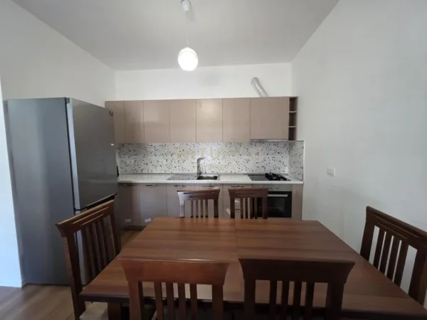Tirane, jepet me qera apartament 1+1 Kati 2, 64 m² 450 € (Porcelan)