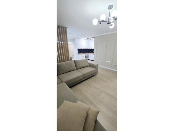 Tirane, jepet me qera apartament 3+1+Ballkon Kati 2, 135 m² 1.200 € 